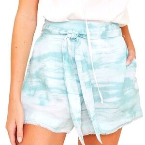 Bella Dahl flat front shorts with matching sash
